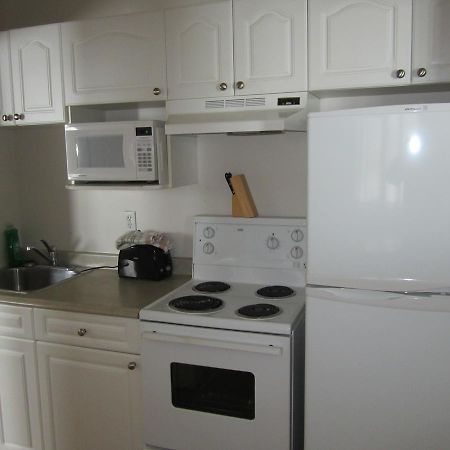 Kacee'S Northern Suites Fort Nelson Bagian luar foto