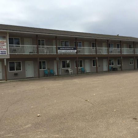 Kacee'S Northern Suites Fort Nelson Bagian luar foto