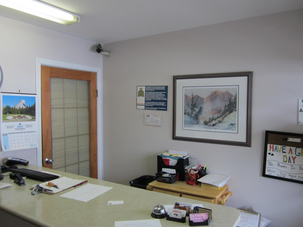 Kacee'S Northern Suites Fort Nelson Bagian luar foto