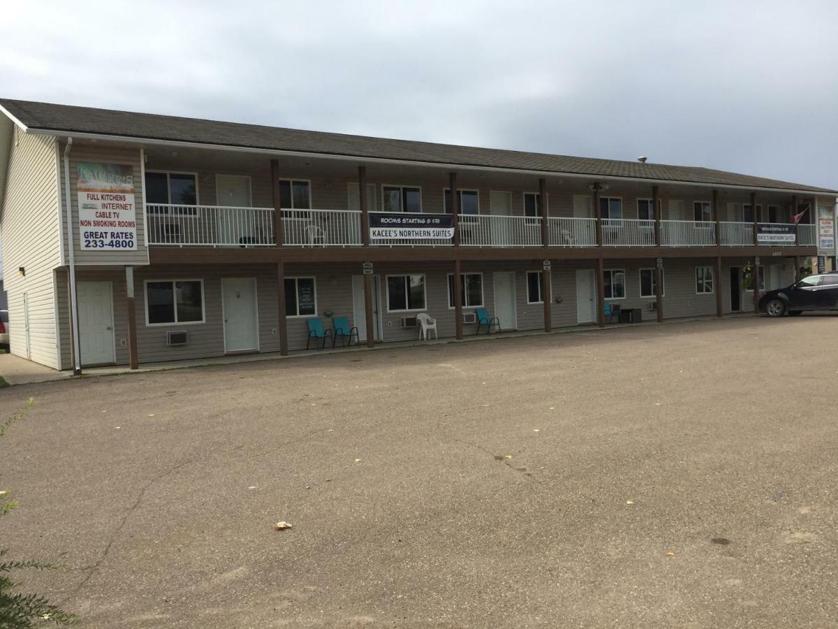 Kacee'S Northern Suites Fort Nelson Bagian luar foto
