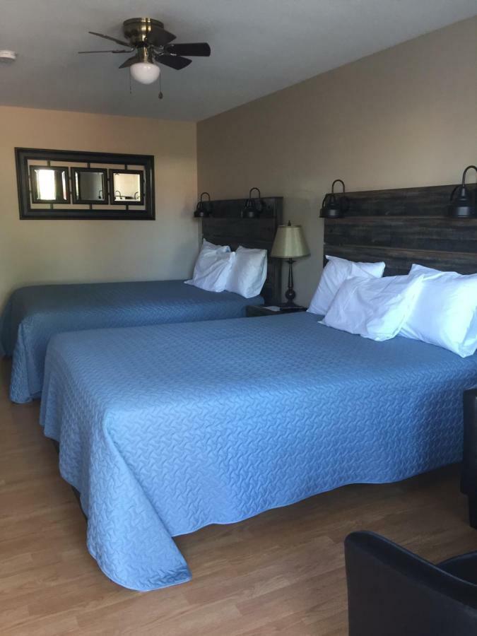 Kacee'S Northern Suites Fort Nelson Bagian luar foto