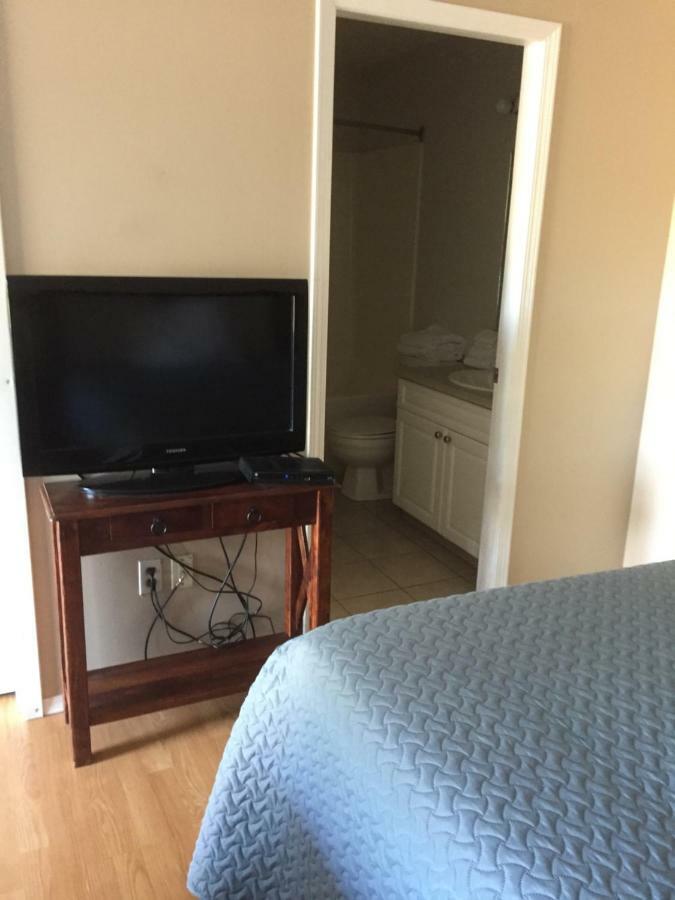 Kacee'S Northern Suites Fort Nelson Bagian luar foto